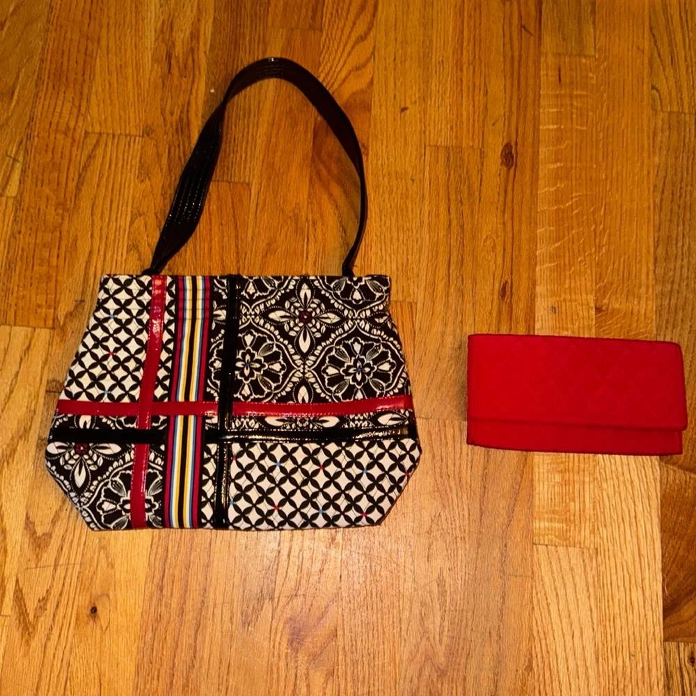 Vera Bradley Barcelona Shoulder Bag Tote Black White Floral w/red wallet